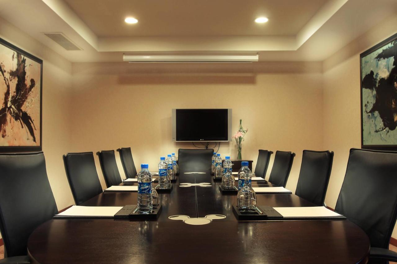 Sheraton Shenzhen Futian Hotel Esterno foto